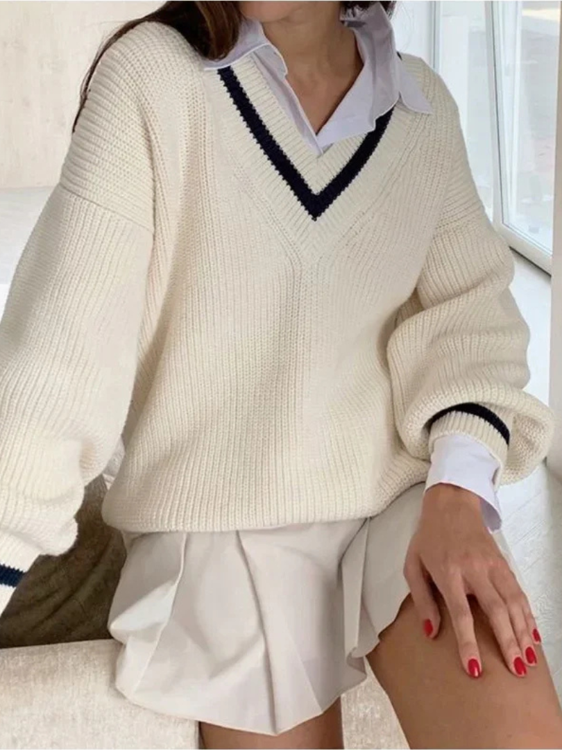 Della I Loose V-Neck Sweater