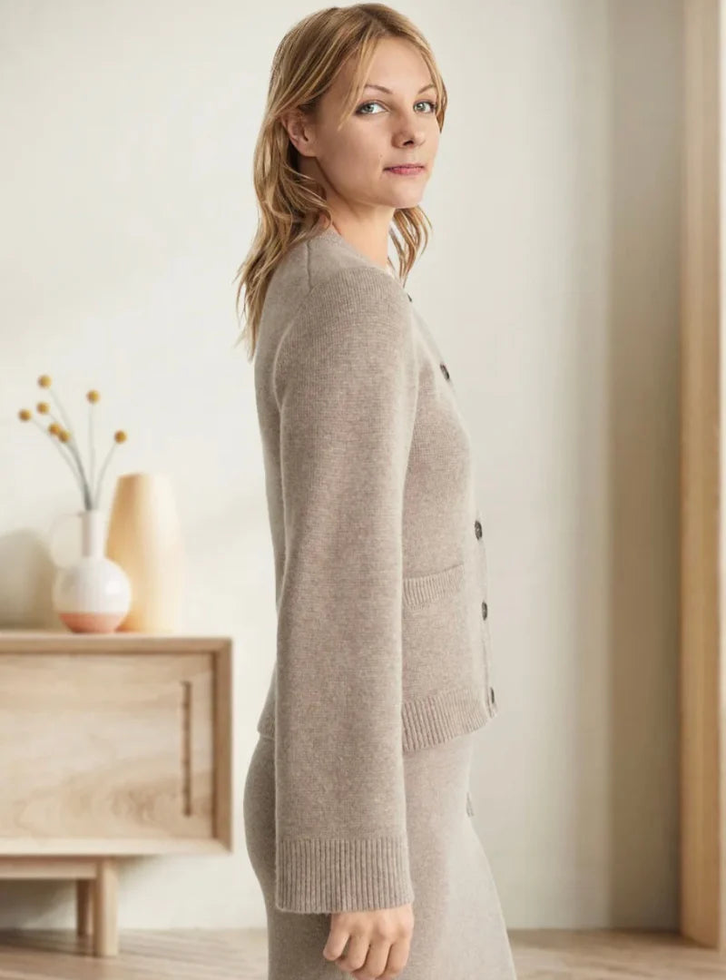 Della I Elegant Comfort Cardigan