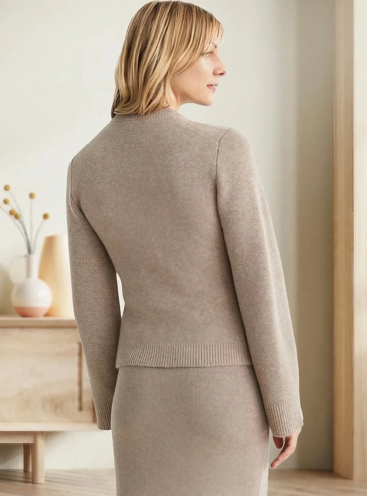 Della I Elegant Comfort Cardigan