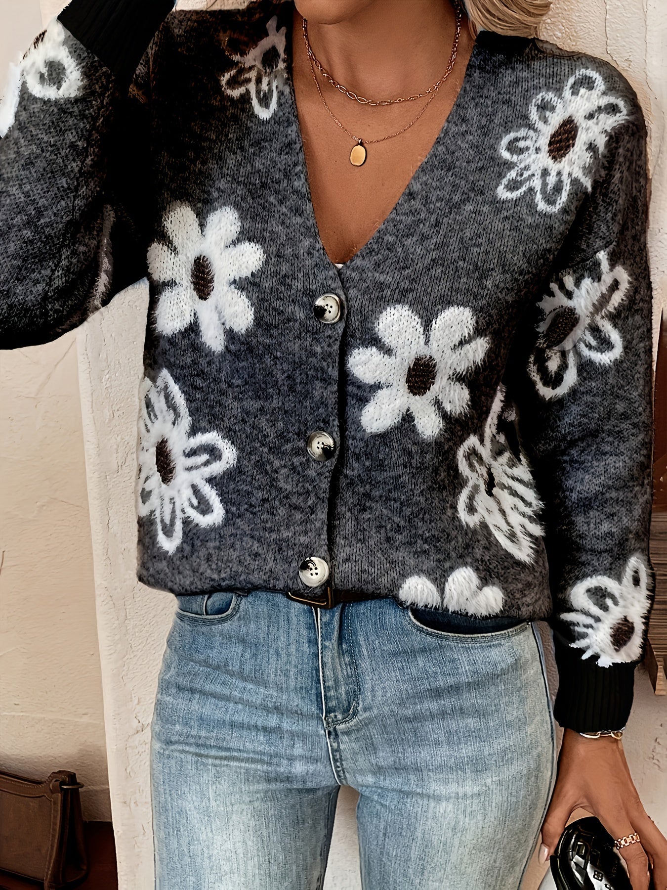Della I Floral V-Neck Cardigan