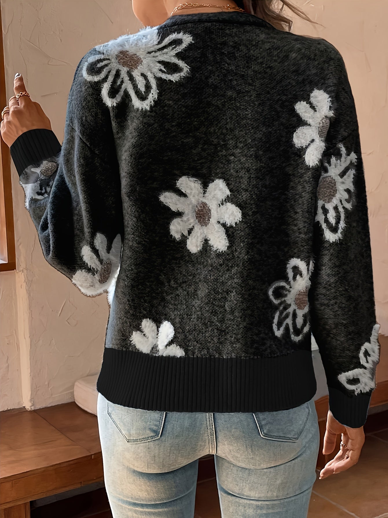 Della I Floral V-Neck Cardigan