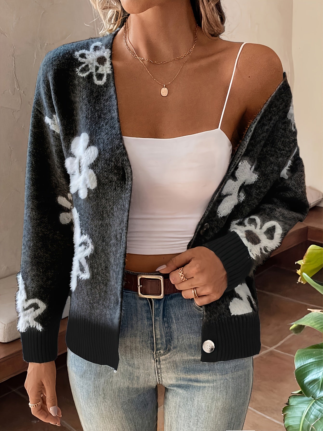 Della I Floral V-Neck Cardigan