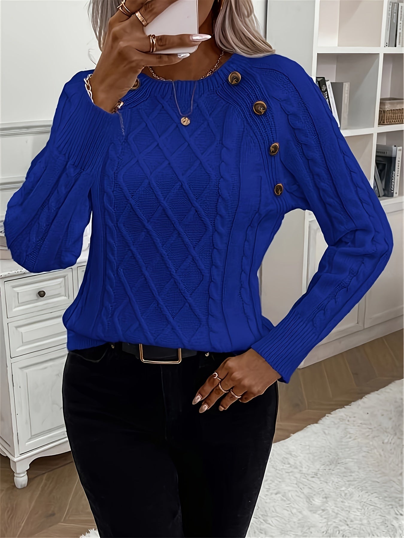 Della I Elegant Cable-Knit Sweater