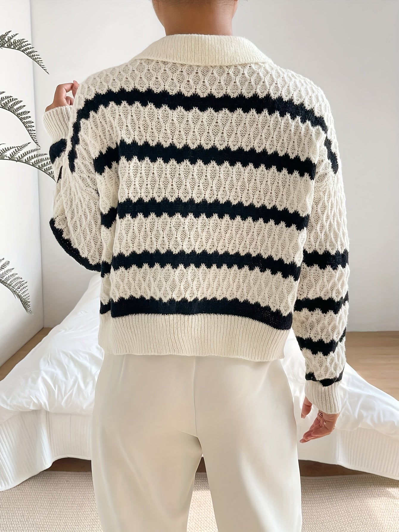 Della I Striped V-Neck Sweater