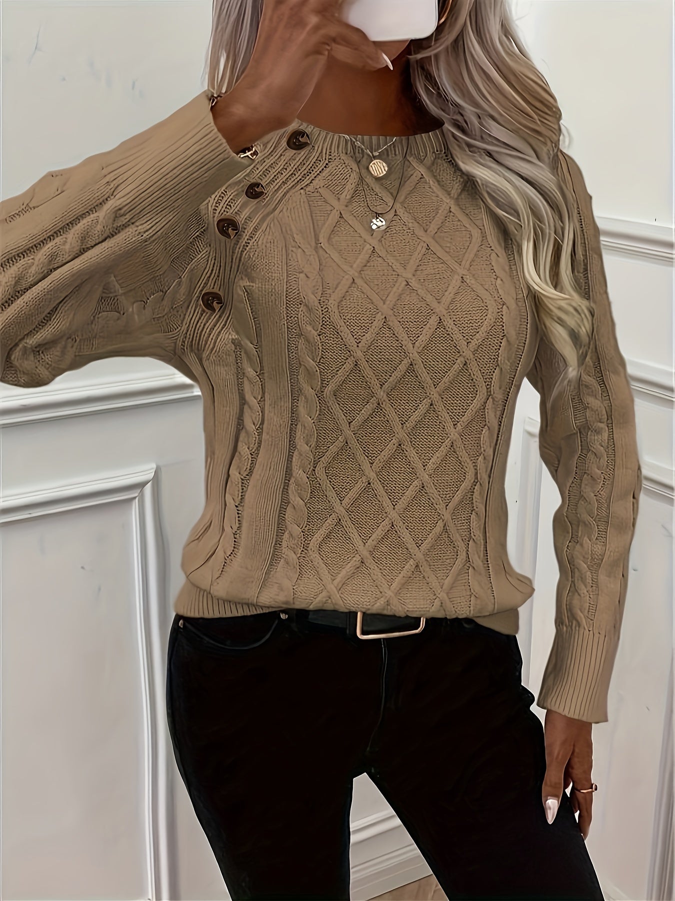 Della I Elegant Cable-Knit Sweater