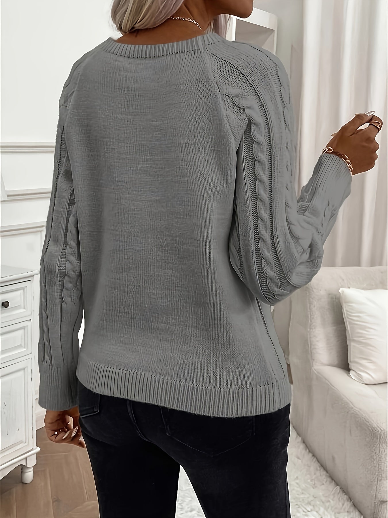 Della I Elegant Cable-Knit Sweater