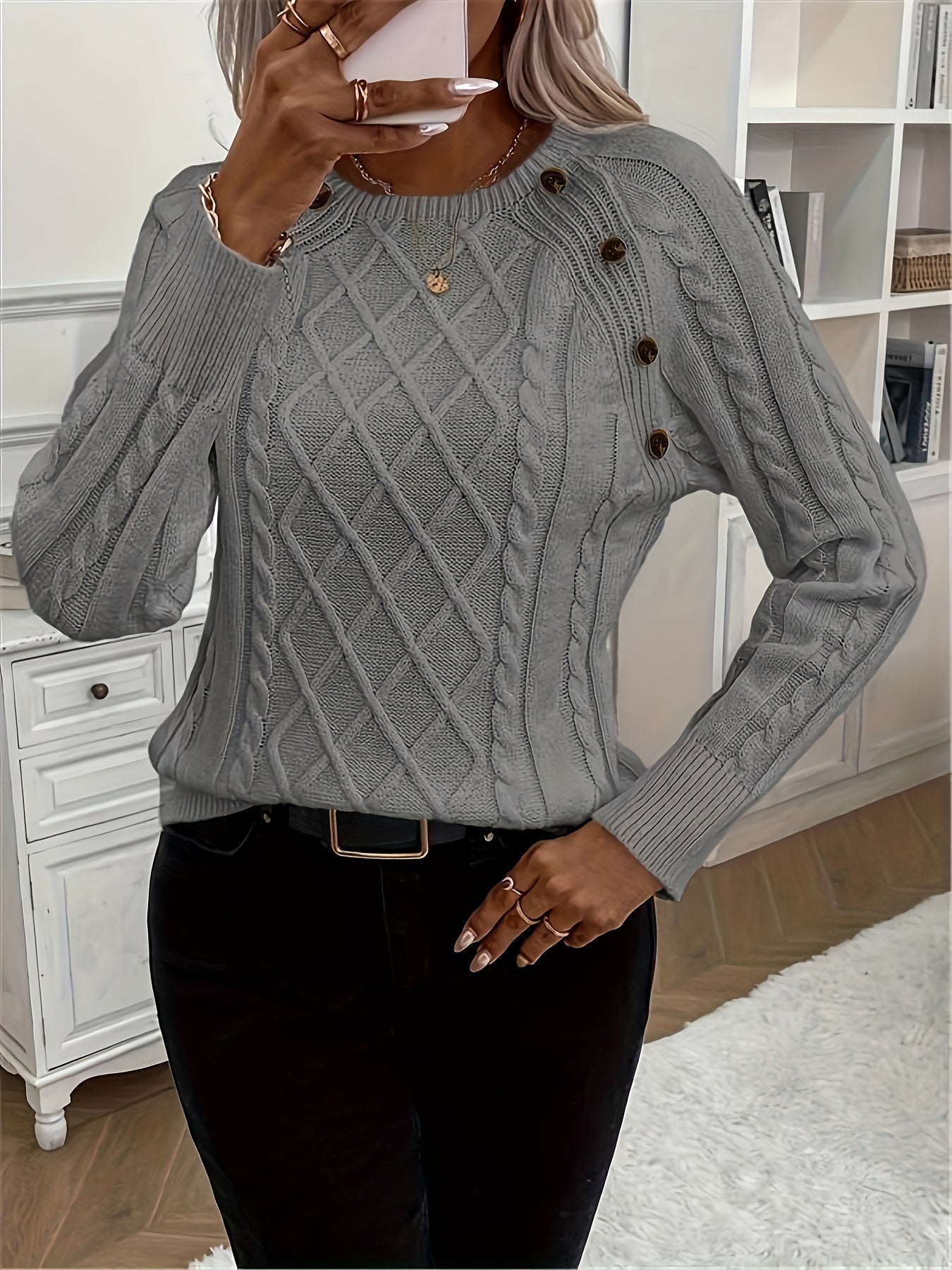 Della I Elegant Cable-Knit Sweater