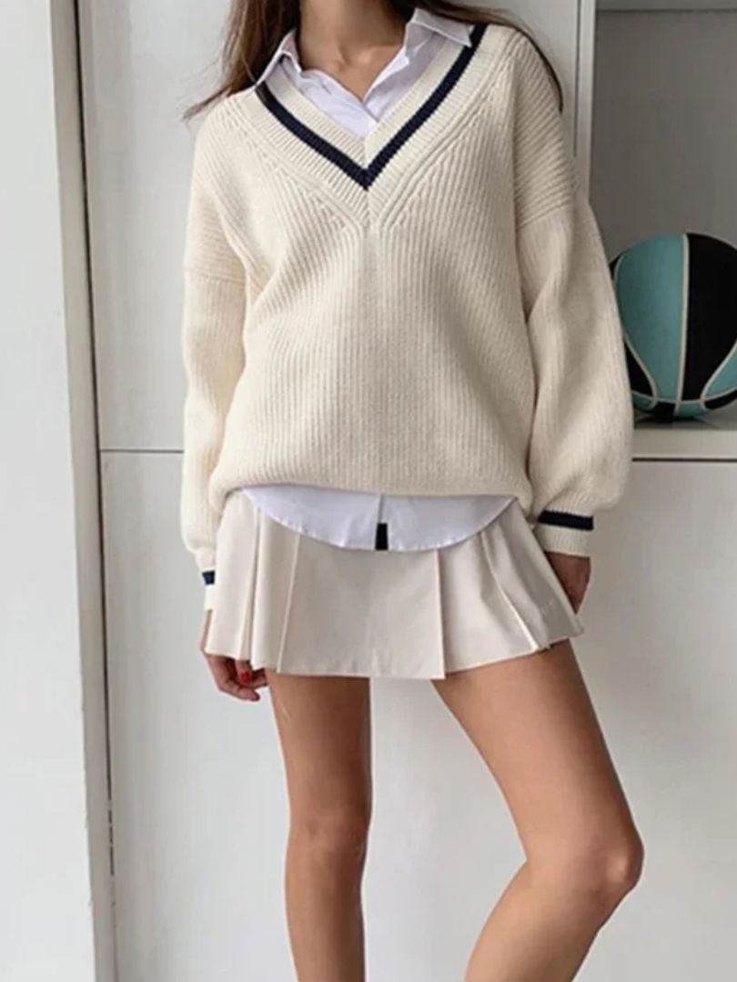 Della I Loose V-Neck Sweater