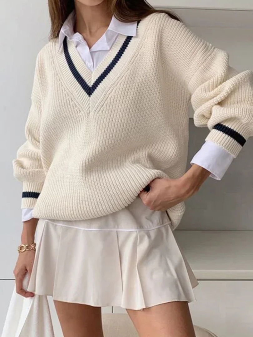 Della I Loose V-Neck Sweater