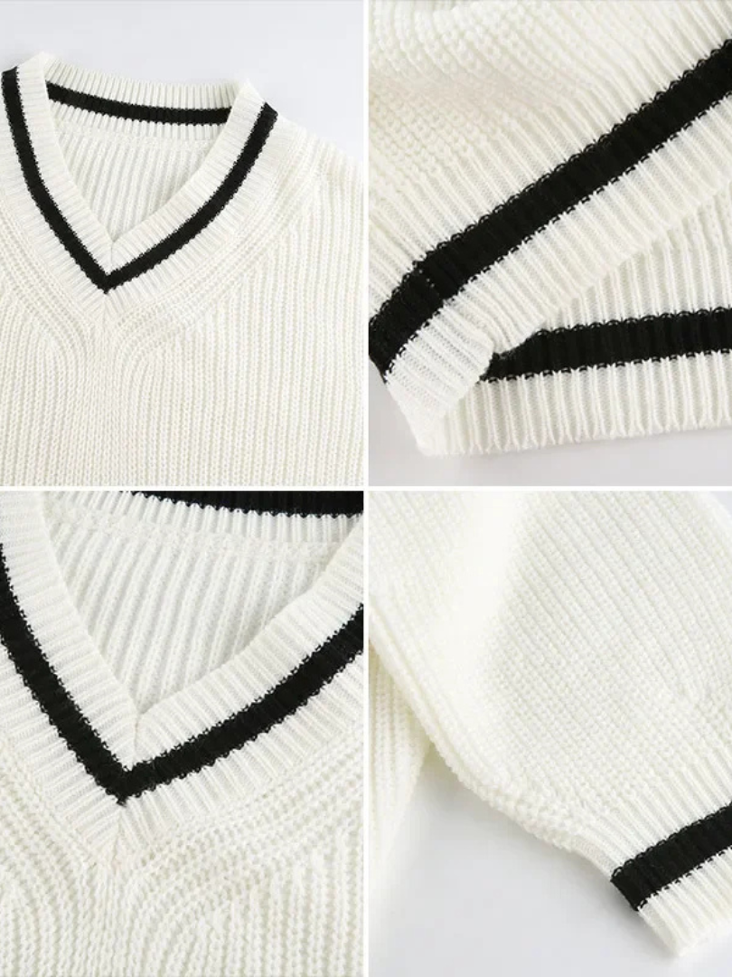 Della I Loose V-Neck Sweater